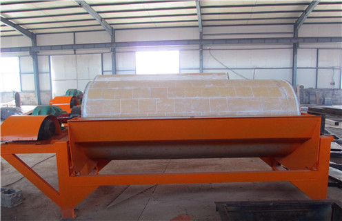 干粉磁選機(jī)，關(guān)注行業(yè)生產(chǎn)，干粉磁選機(jī)更適合市場(chǎng)使用，關(guān)注行業(yè)生產(chǎn)，干粉磁選機(jī)更適合市場(chǎng)使用磁場(chǎng)一般為多少_磁塊如何排列
